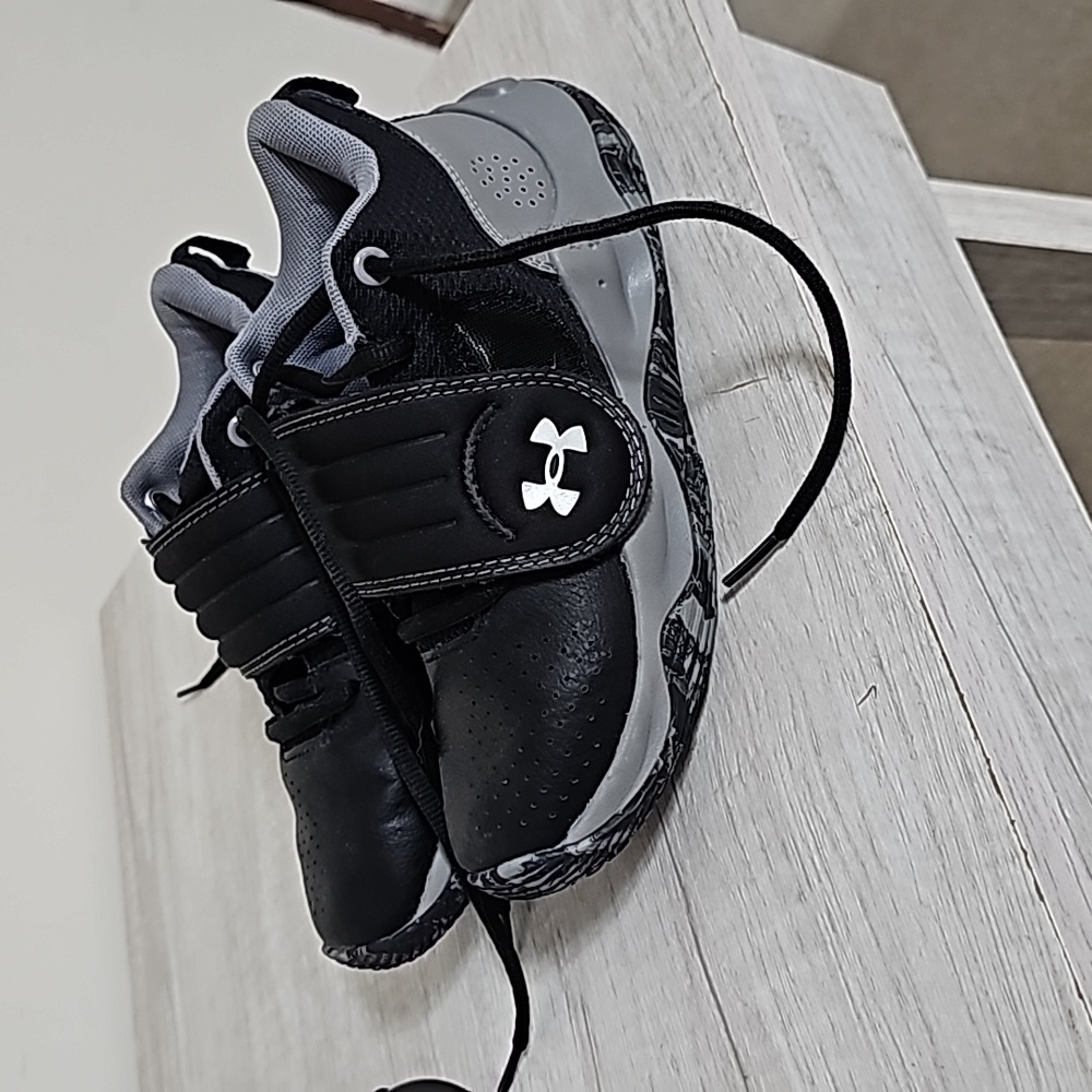 Under armour boy shoes